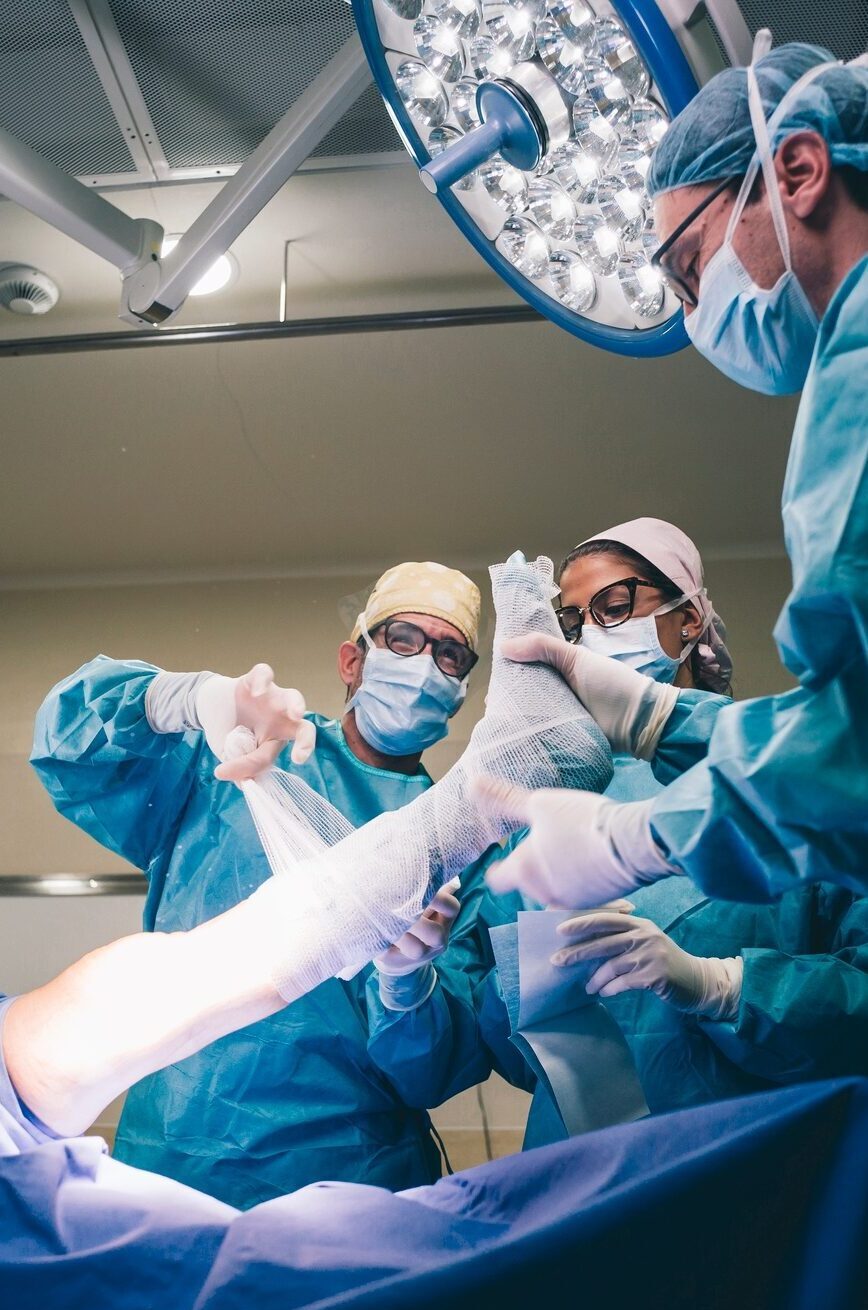 Doctors prepare knee knee operation.